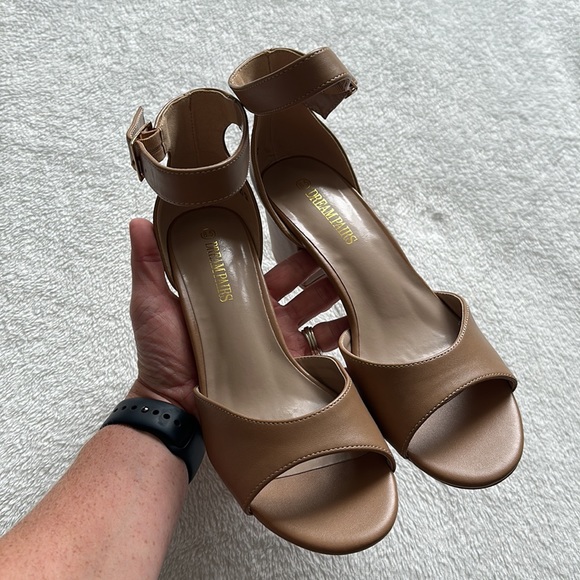 Dream Pairs Tan/Nude Chunkle 2" Block Heels w/ Ankle Strap Size 8.5 - Picture 3 of 16